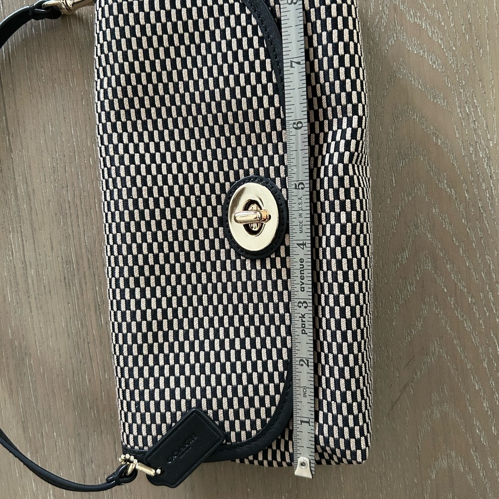 COACH Elegant Black and Cream Wristlet Women's Bag - Picture 8 of 9